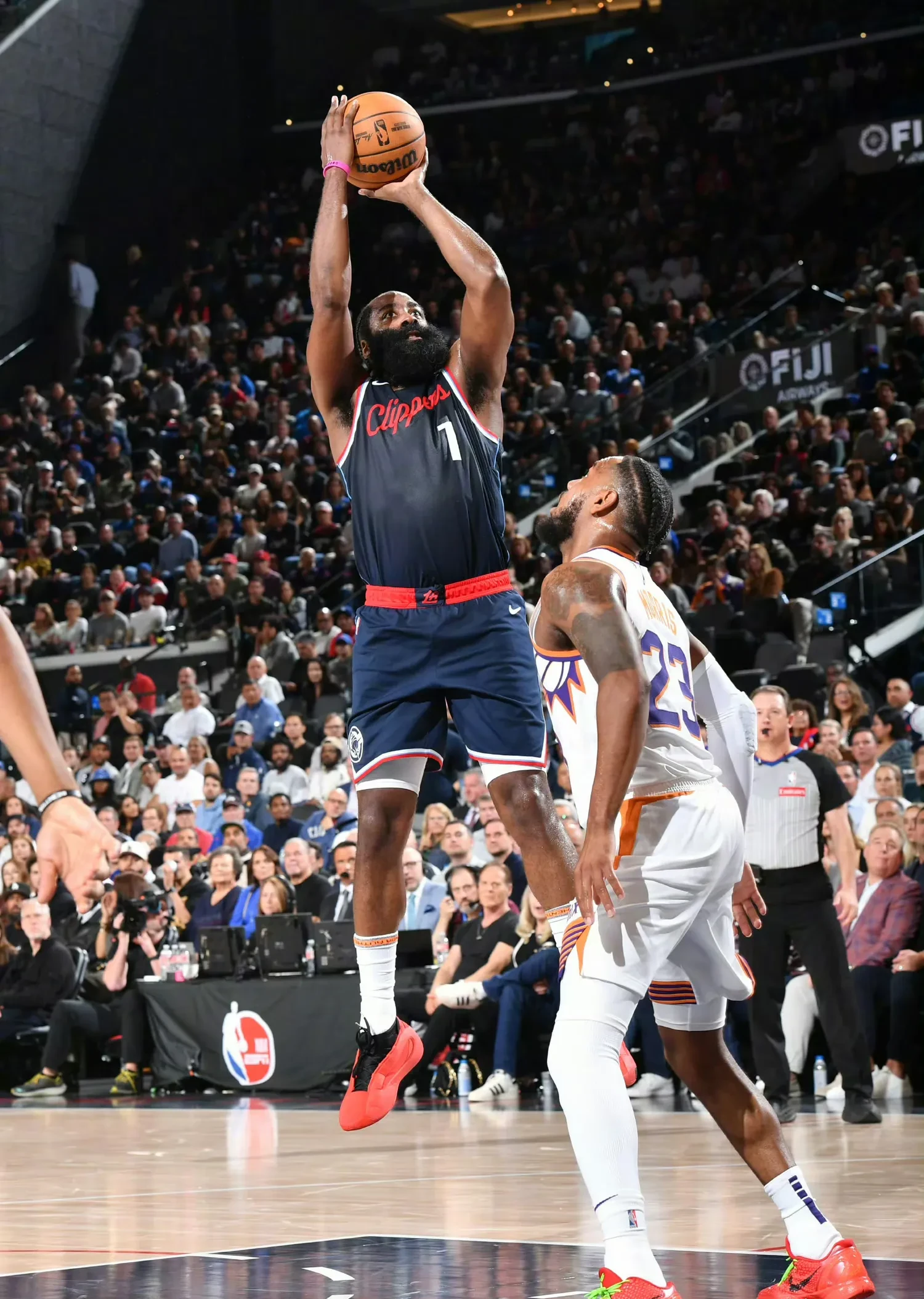 kaiyun体育平台关于哈登回归赛场，回归赛场首场状态亮眼，日本队观众沸腾！的信息